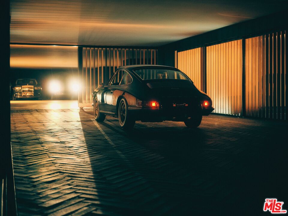 8899 Beverly Blvd Unit: 9A