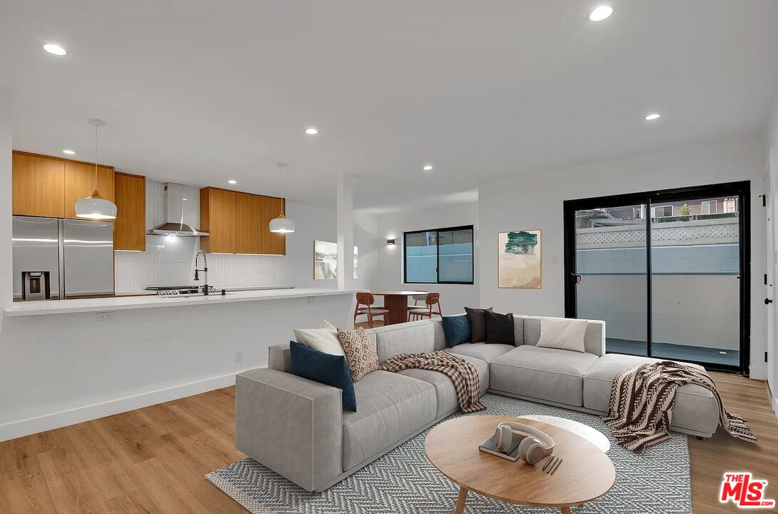 950 Havenhurst Dr Unit: 2