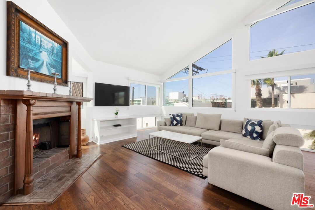 18 Union Jack St Unit: 301