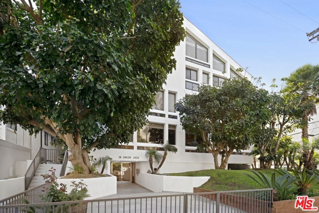 18 Union Jack St Unit: 301