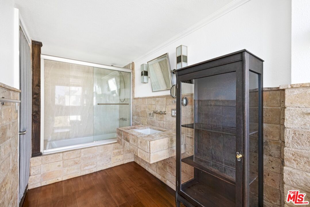 18 Union Jack St Unit: 301