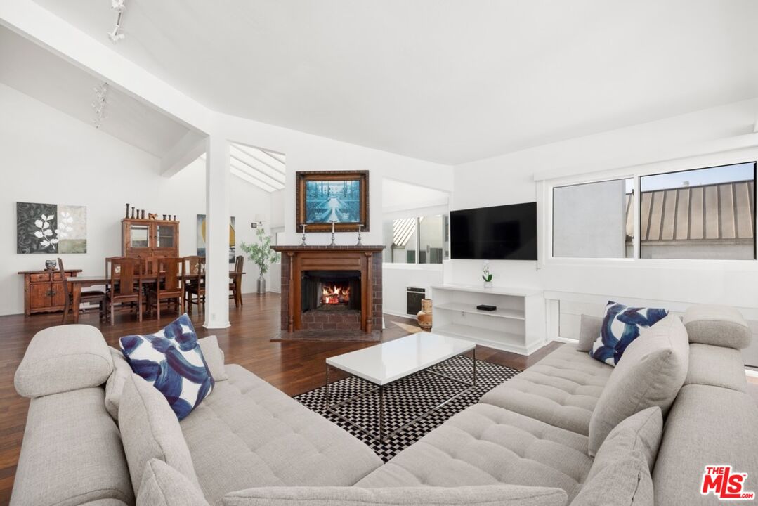 18 Union Jack St Unit: 301