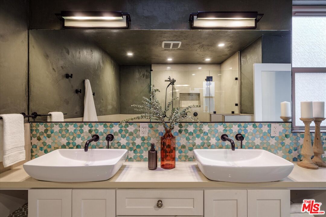 1059 Marco Pl