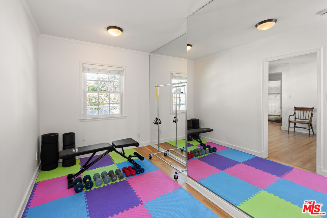 605 Palisades Beach Rd