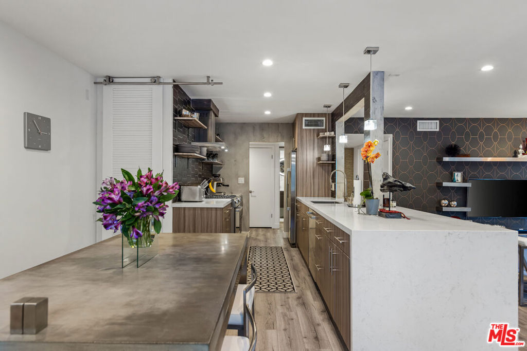6720 Hillpark Drive Unit: 201