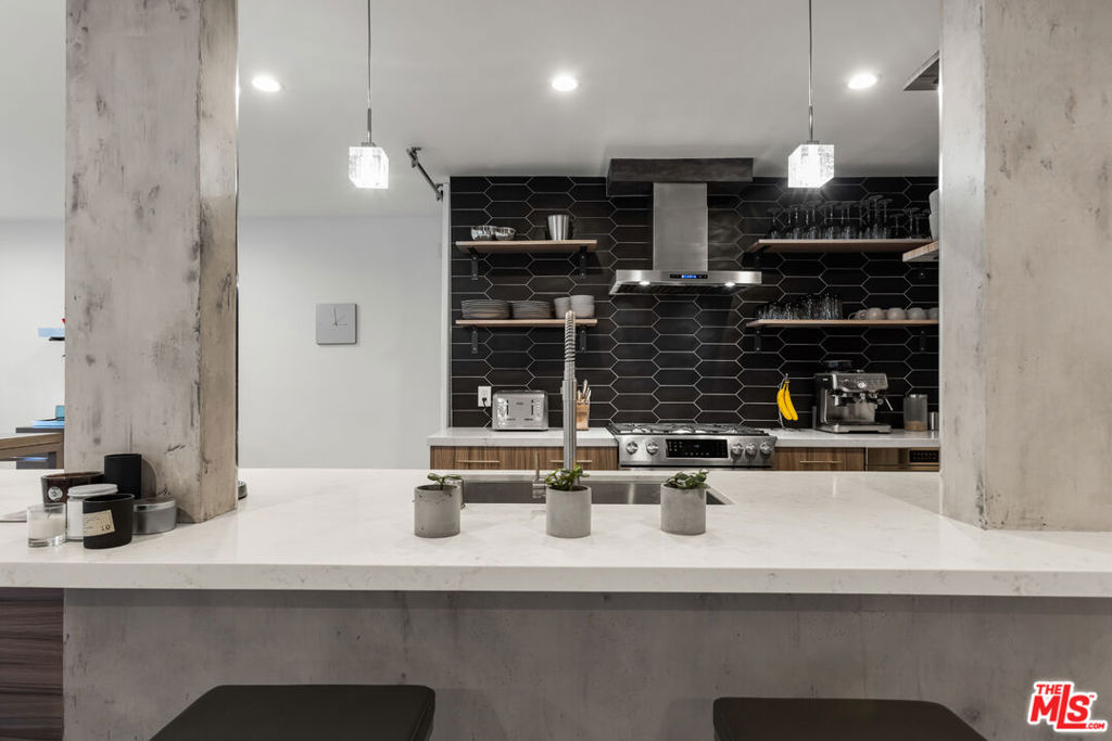 6720 Hillpark Drive Unit: 201