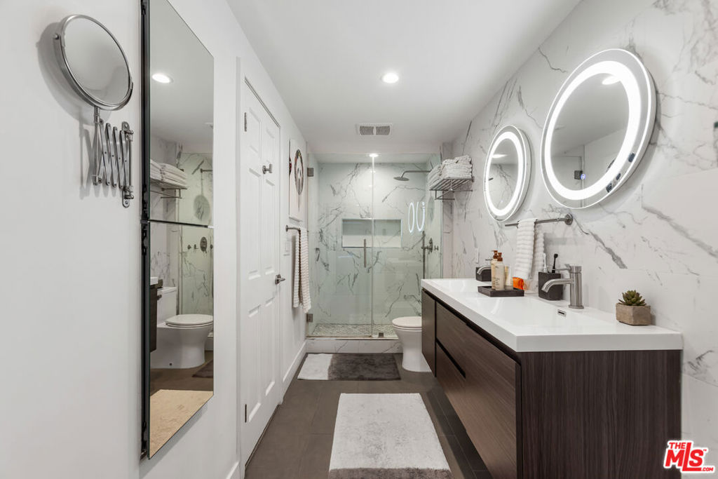 6720 Hillpark Drive Unit: 201