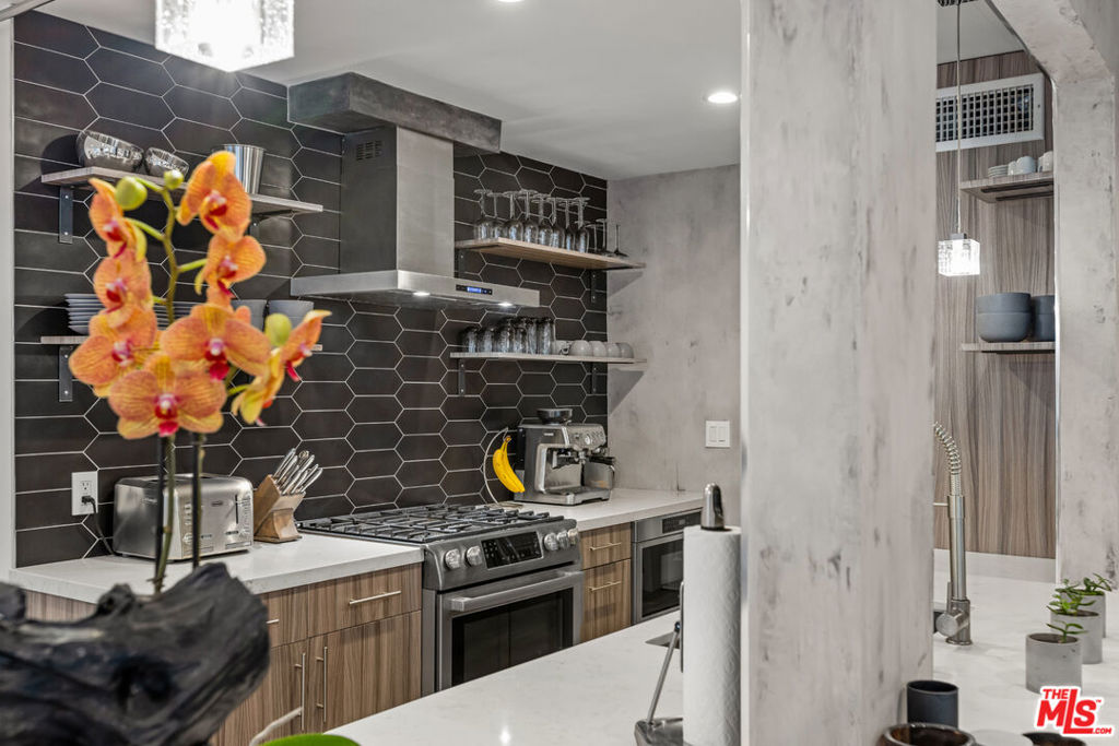 6720 Hillpark Drive Unit: 201