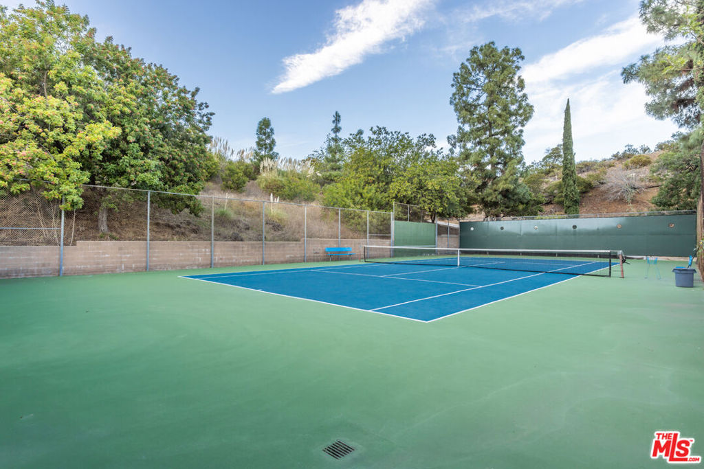 6720 Hillpark Drive Unit: 201