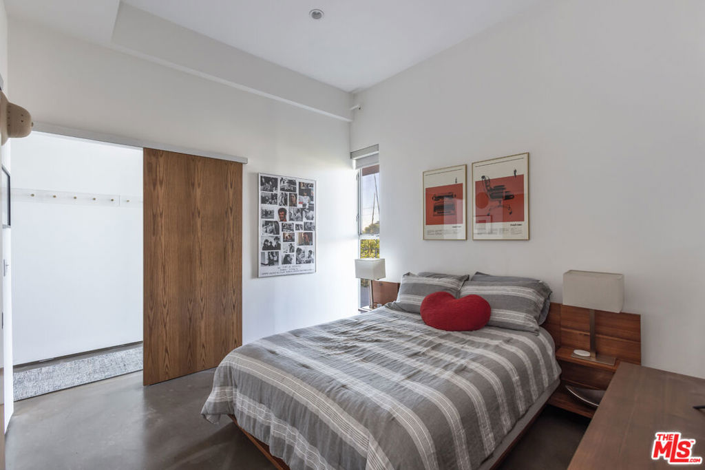 611 N Bronson Avenue Unit: 7