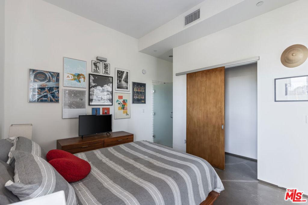 611 N Bronson Avenue Unit: 7