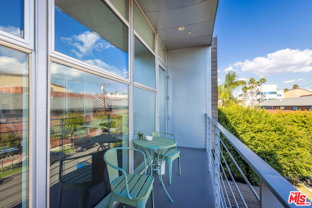 611 N Bronson Avenue Unit: 7