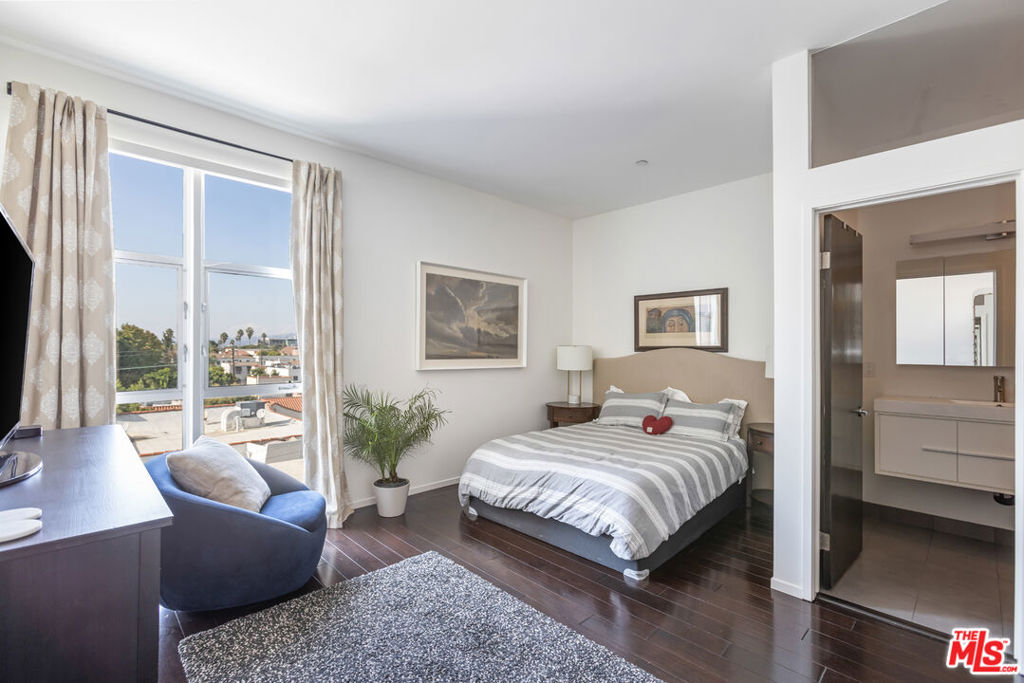 611 N Bronson Avenue Unit: 7