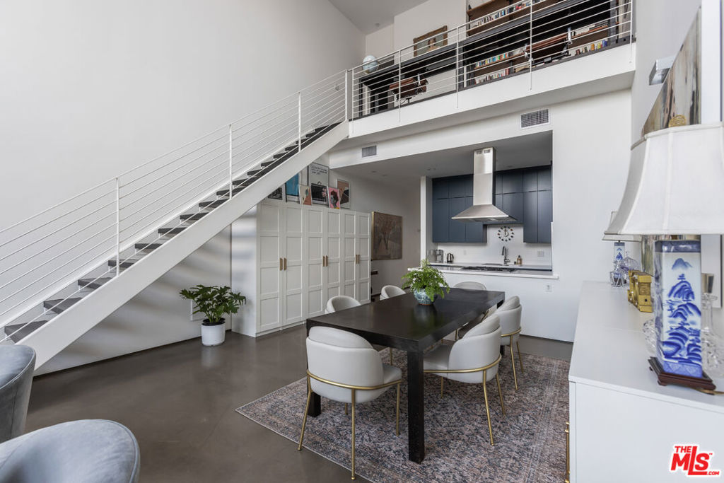 611 N Bronson Avenue Unit: 7