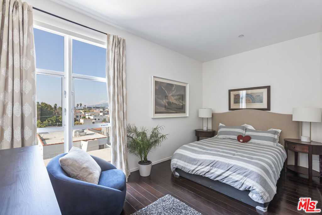 611 N Bronson Avenue Unit: 7