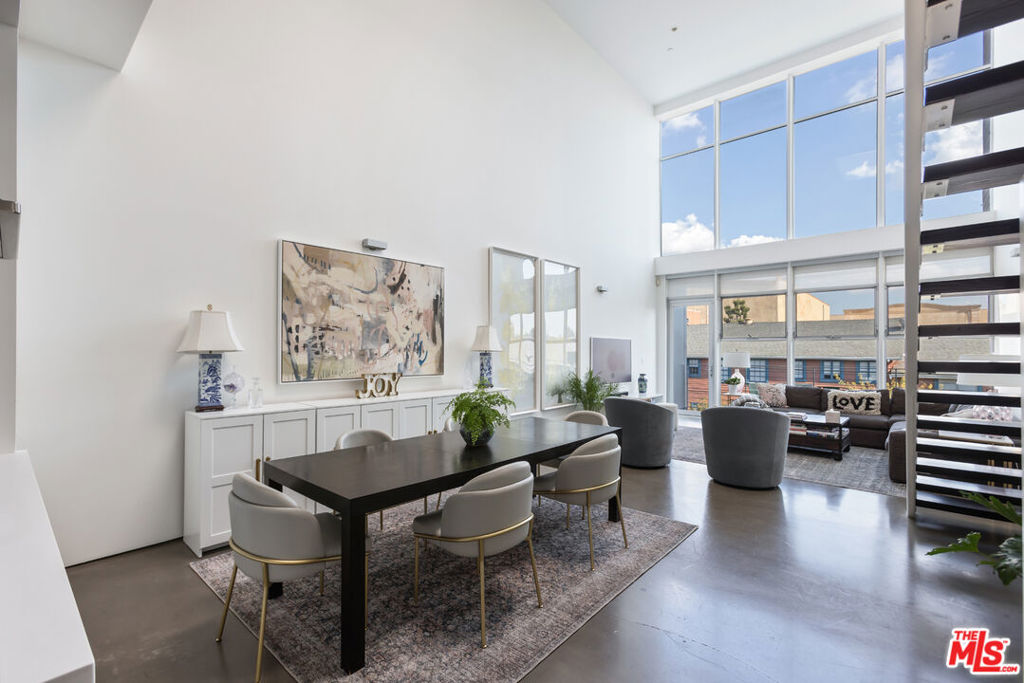 611 N Bronson Avenue Unit: 7