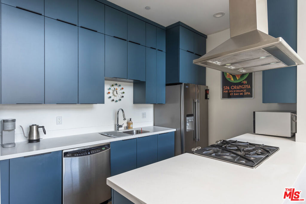 611 N Bronson Avenue Unit: 7