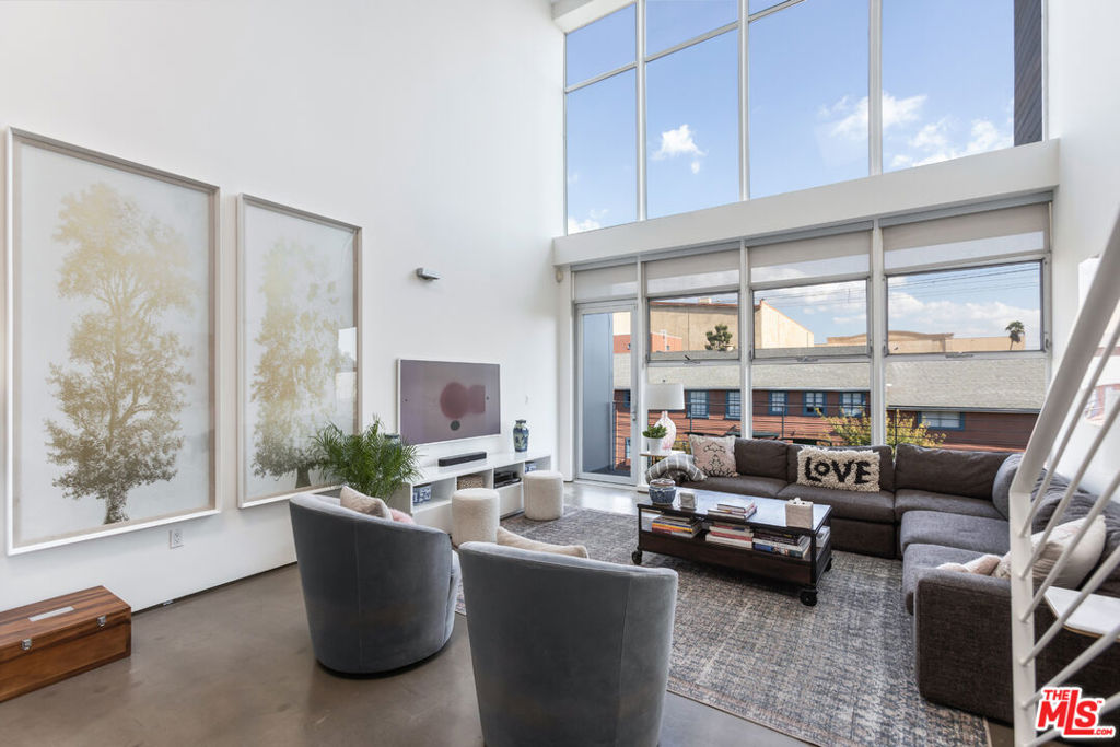 611 N Bronson Avenue Unit: 7