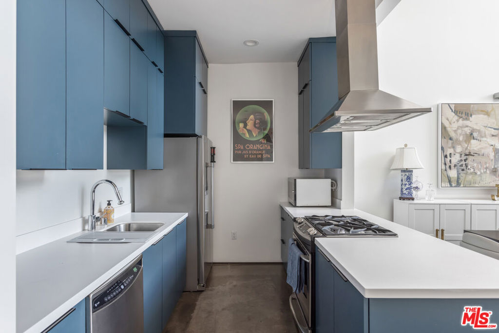 611 N Bronson Avenue Unit: 7
