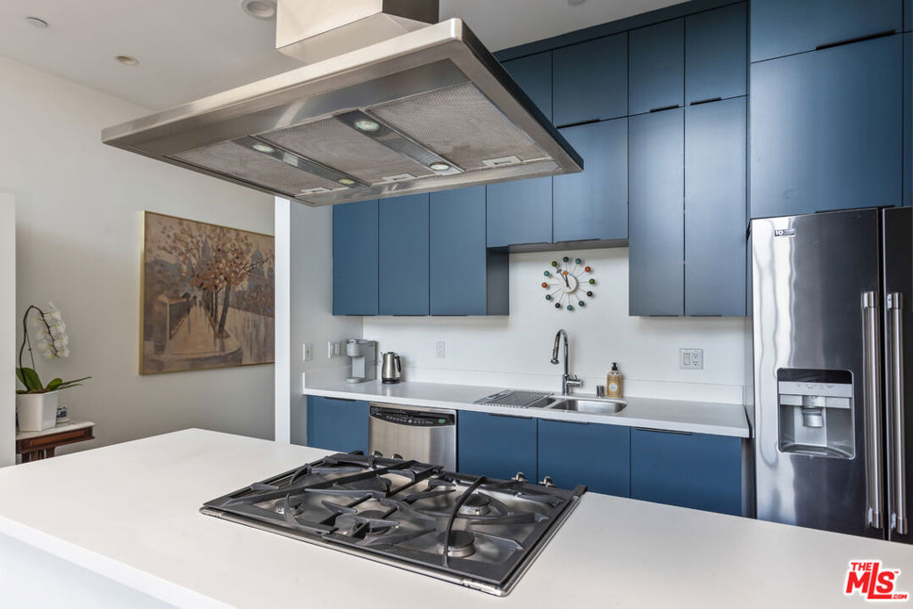 611 N Bronson Avenue Unit: 7