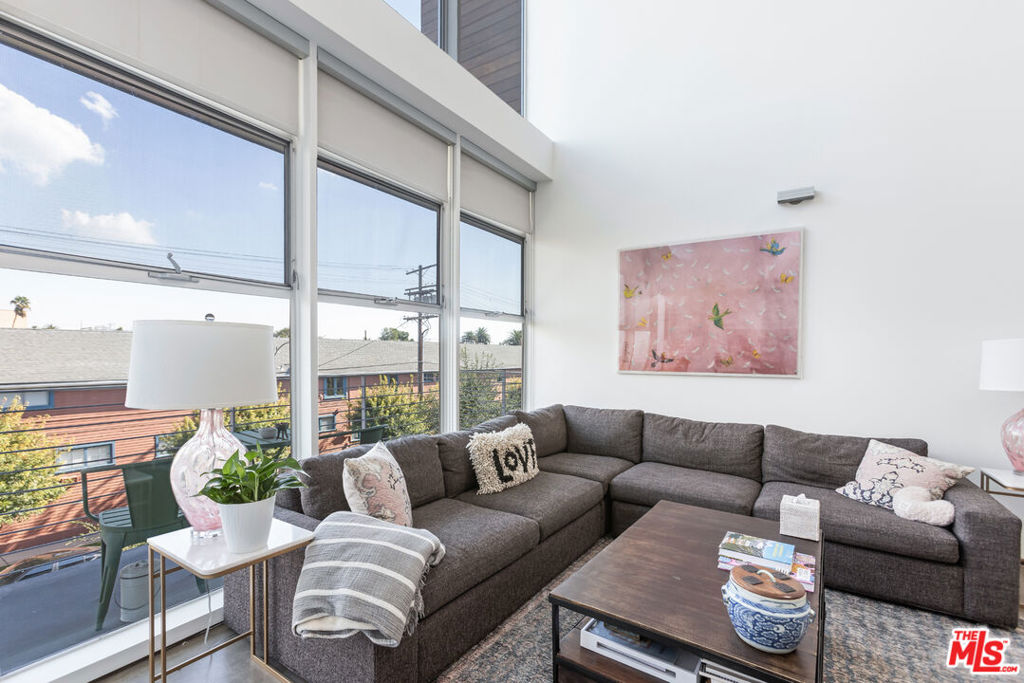 611 N Bronson Avenue Unit: 7