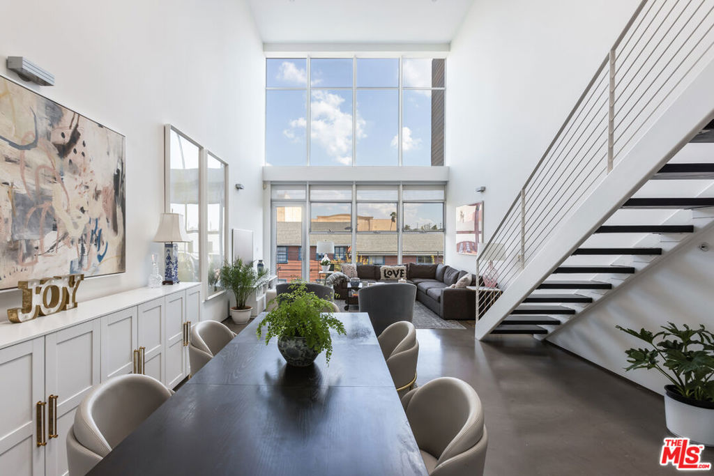 611 N Bronson Avenue Unit: 7