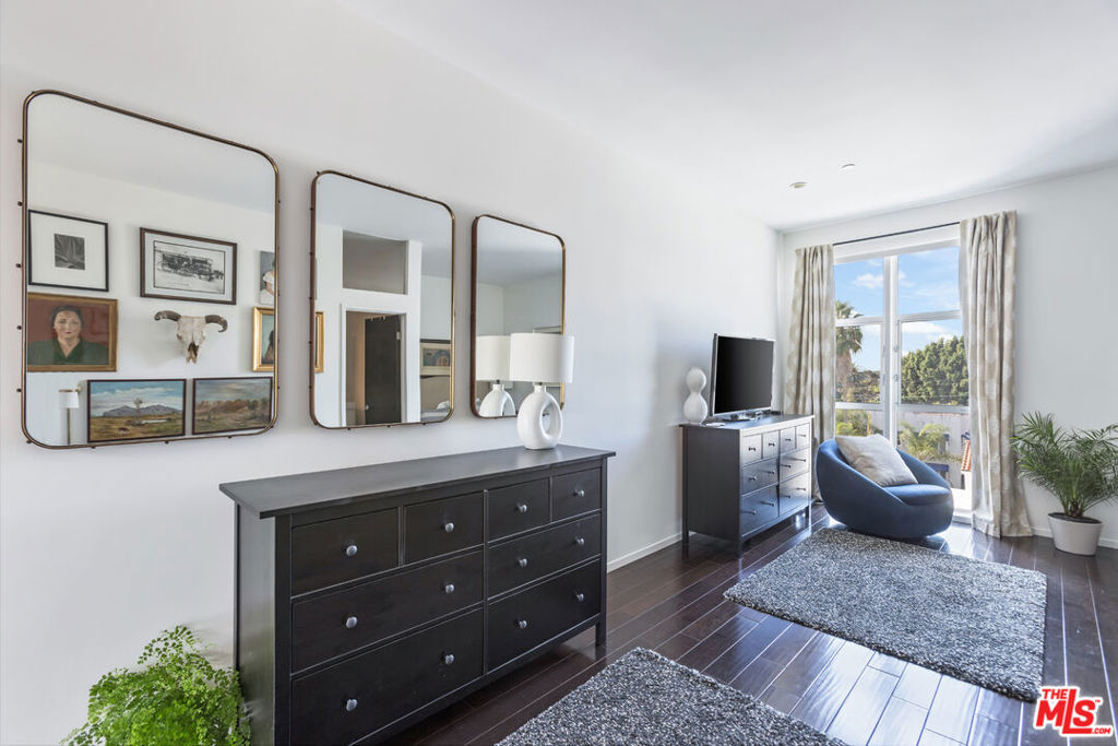 611 N Bronson Avenue Unit: 7