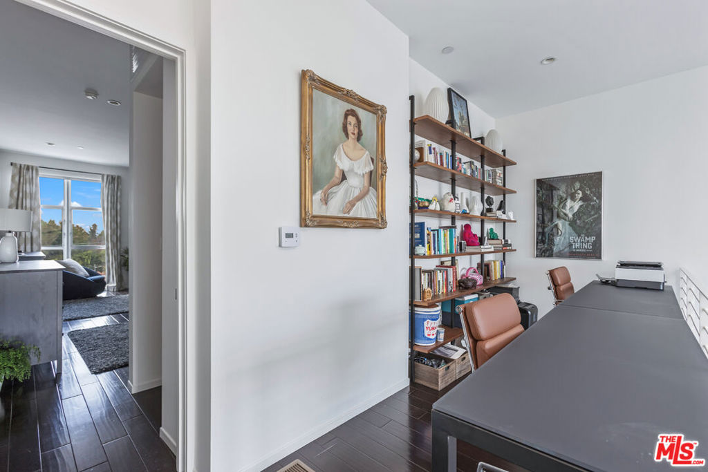 611 N Bronson Avenue Unit: 7