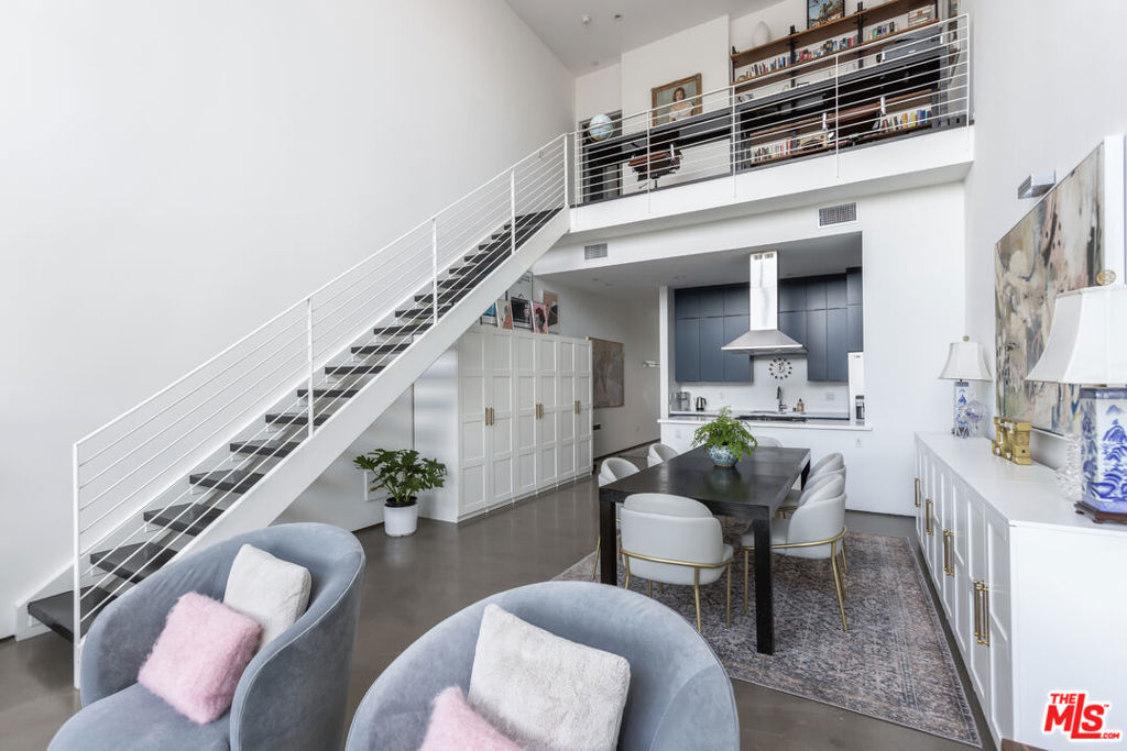 611 N Bronson Avenue Unit: 7