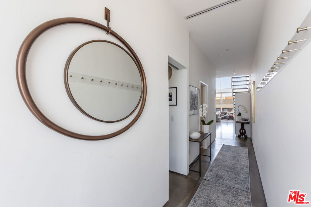 611 N Bronson Avenue Unit: 7