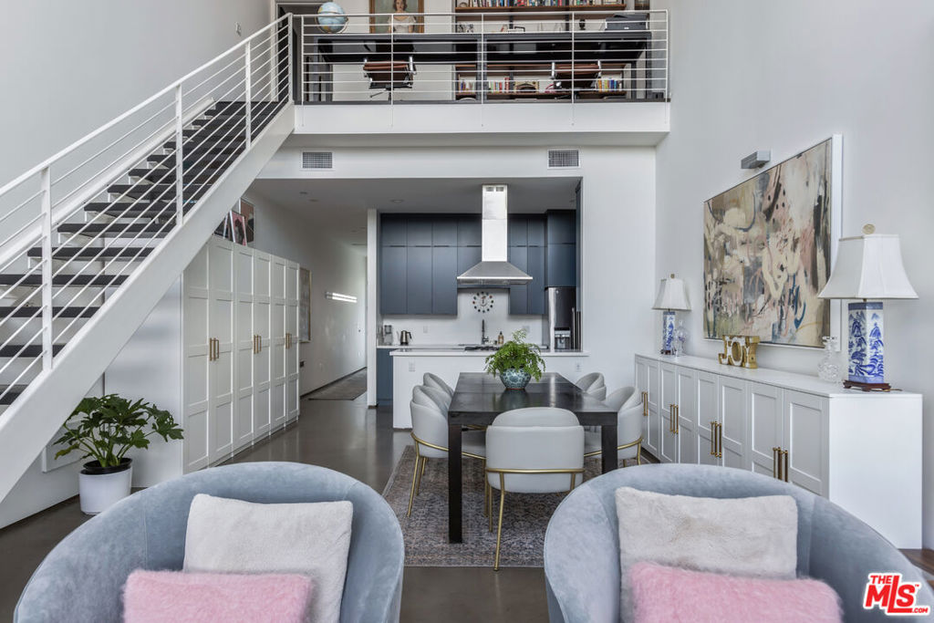 611 N Bronson Avenue Unit: 7