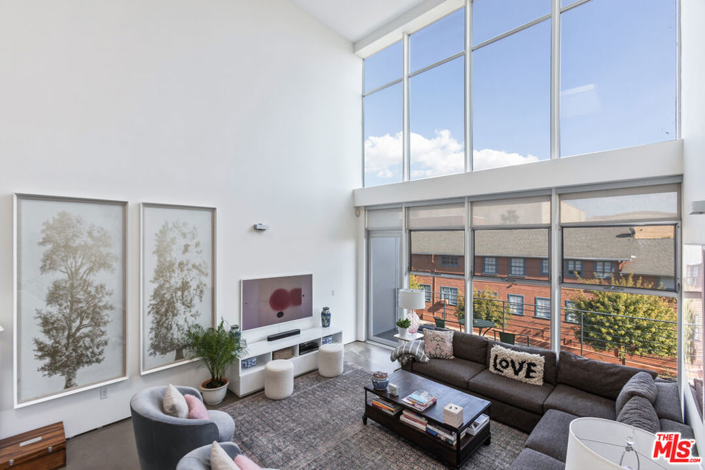 611 N Bronson Avenue Unit: 7