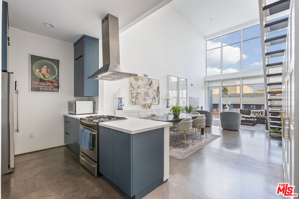 611 N Bronson Avenue Unit: 7