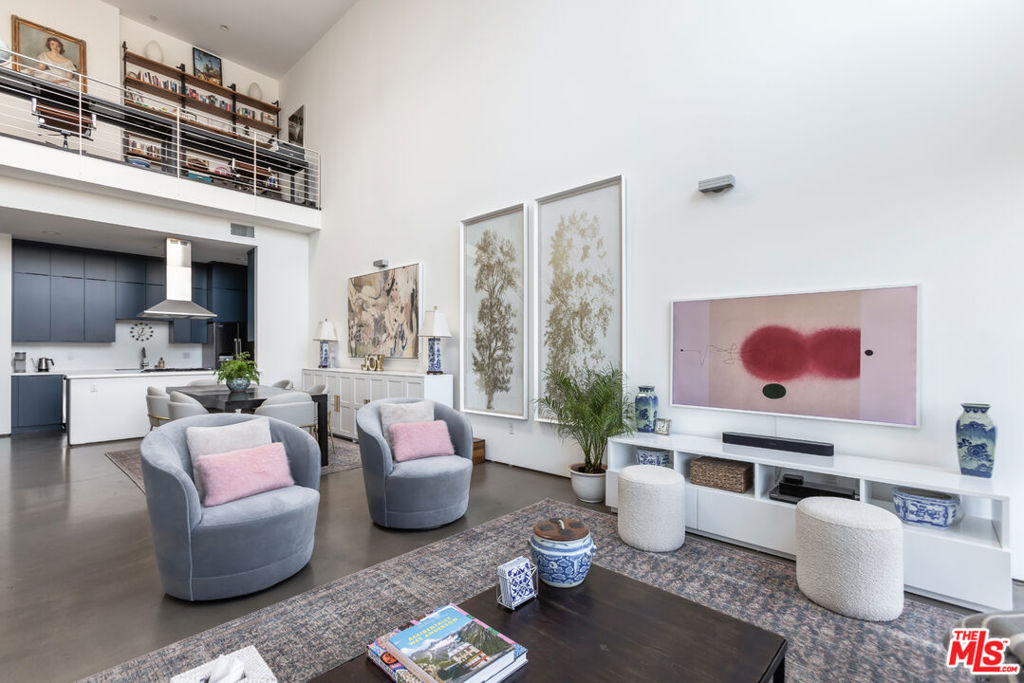 611 N Bronson Avenue Unit: 7