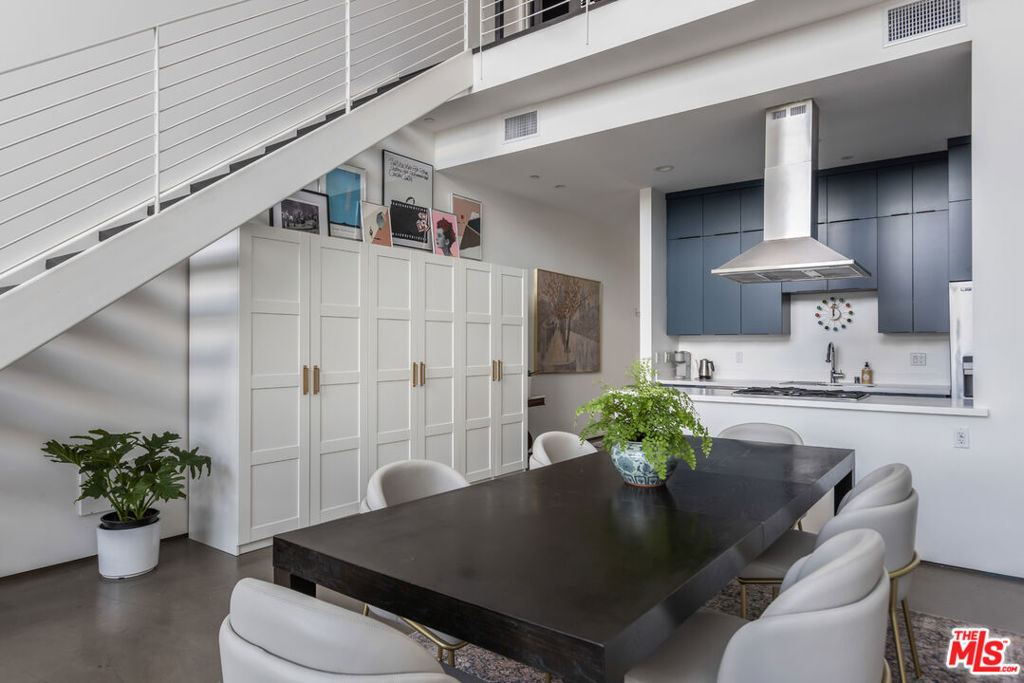 611 N Bronson Avenue Unit: 7