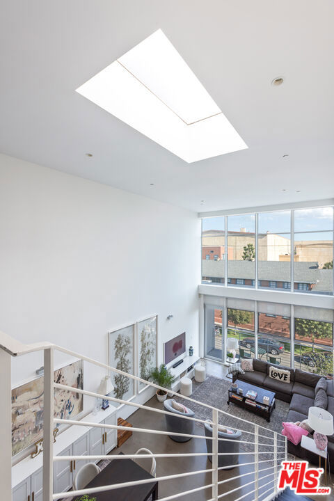 611 N Bronson Avenue Unit: 7