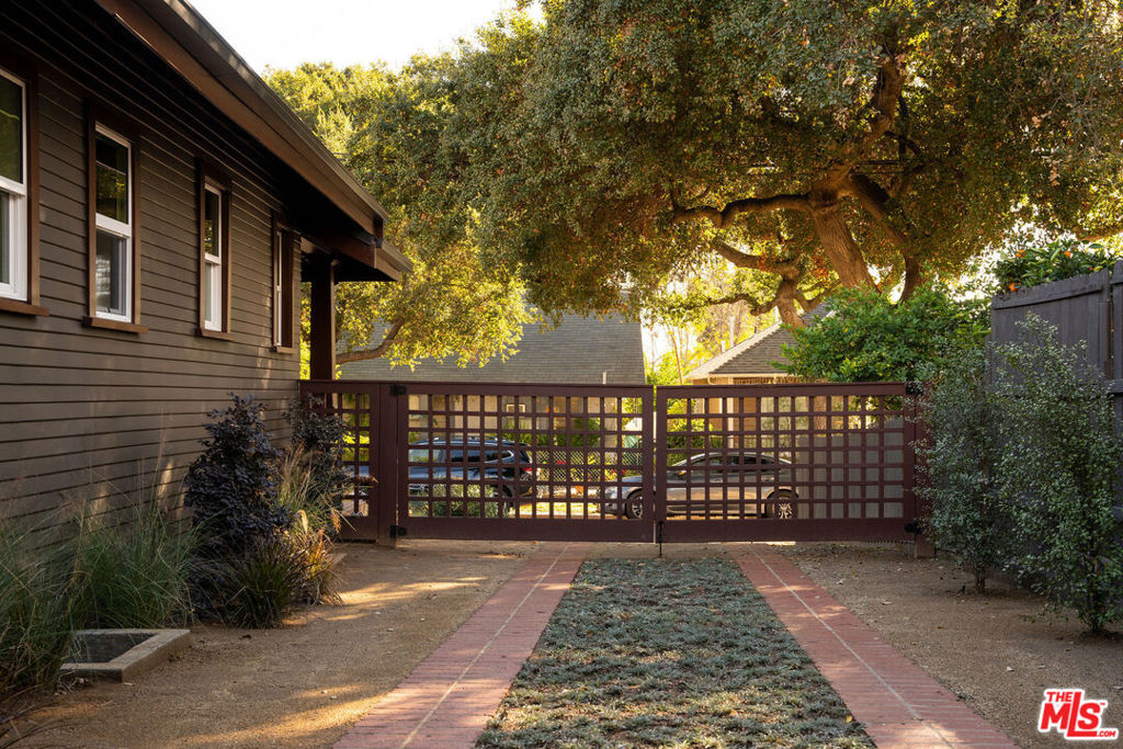 125 E Claremont Street