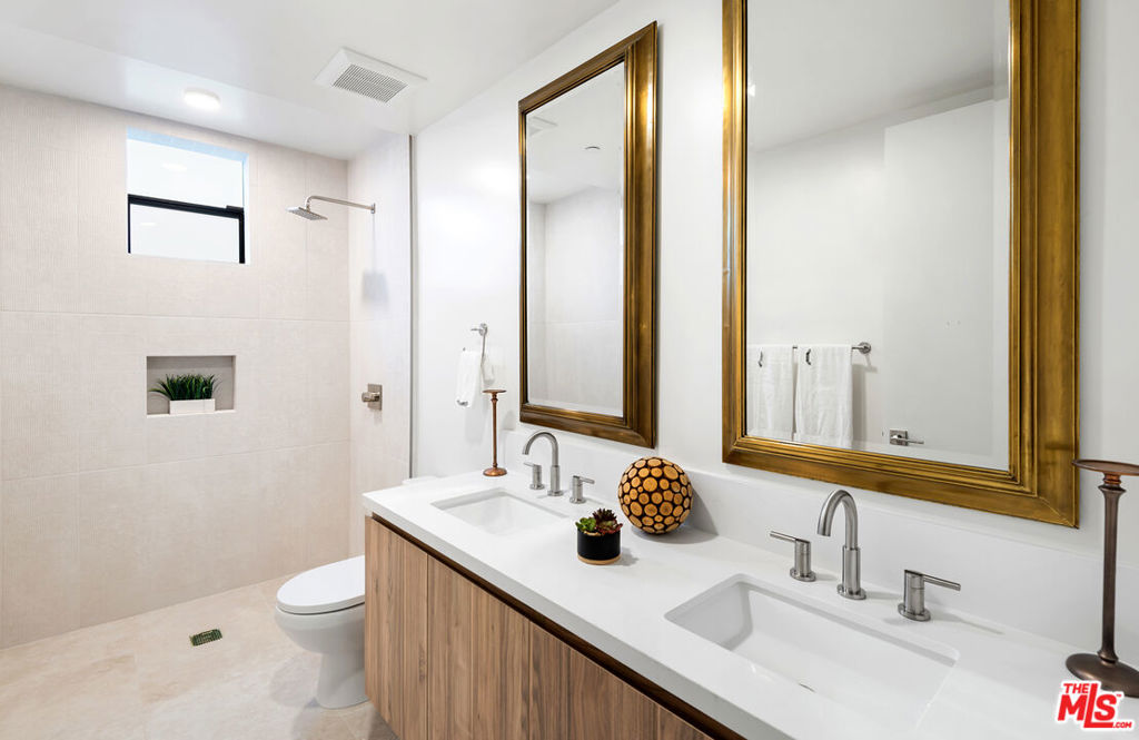 3659 1/2 Regal Place