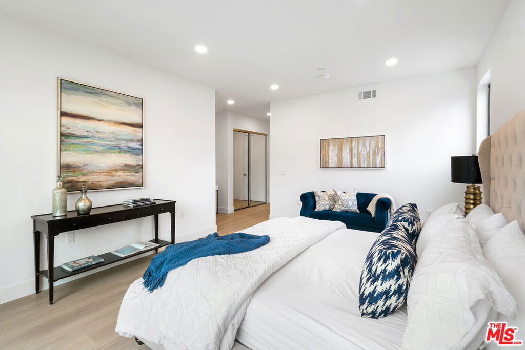 3659 1/2 Regal Place