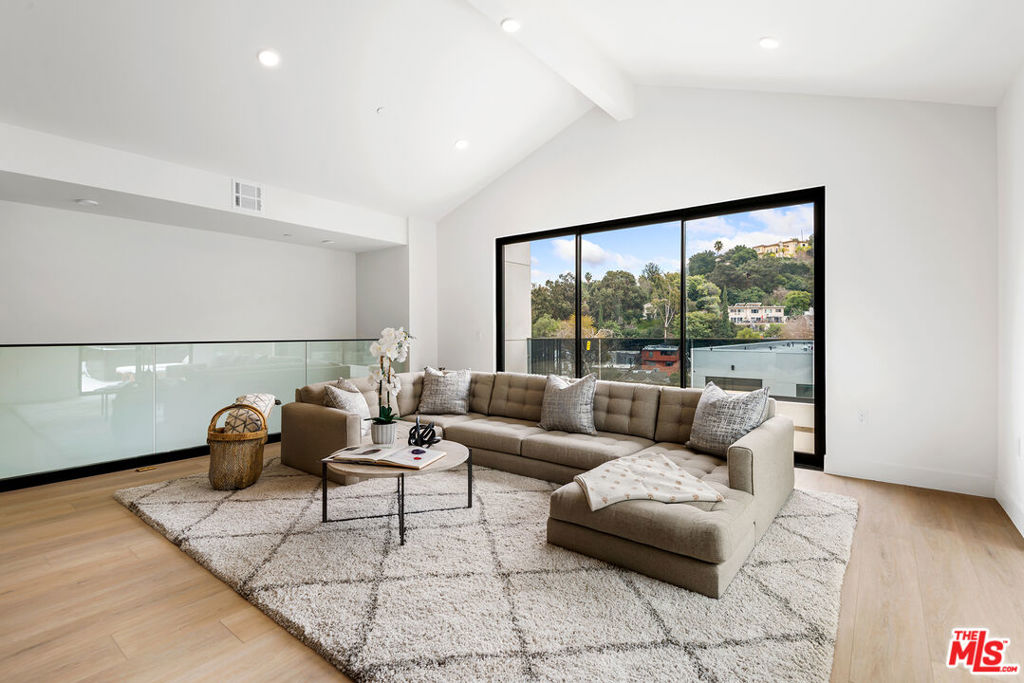 3659 1/2 Regal Place