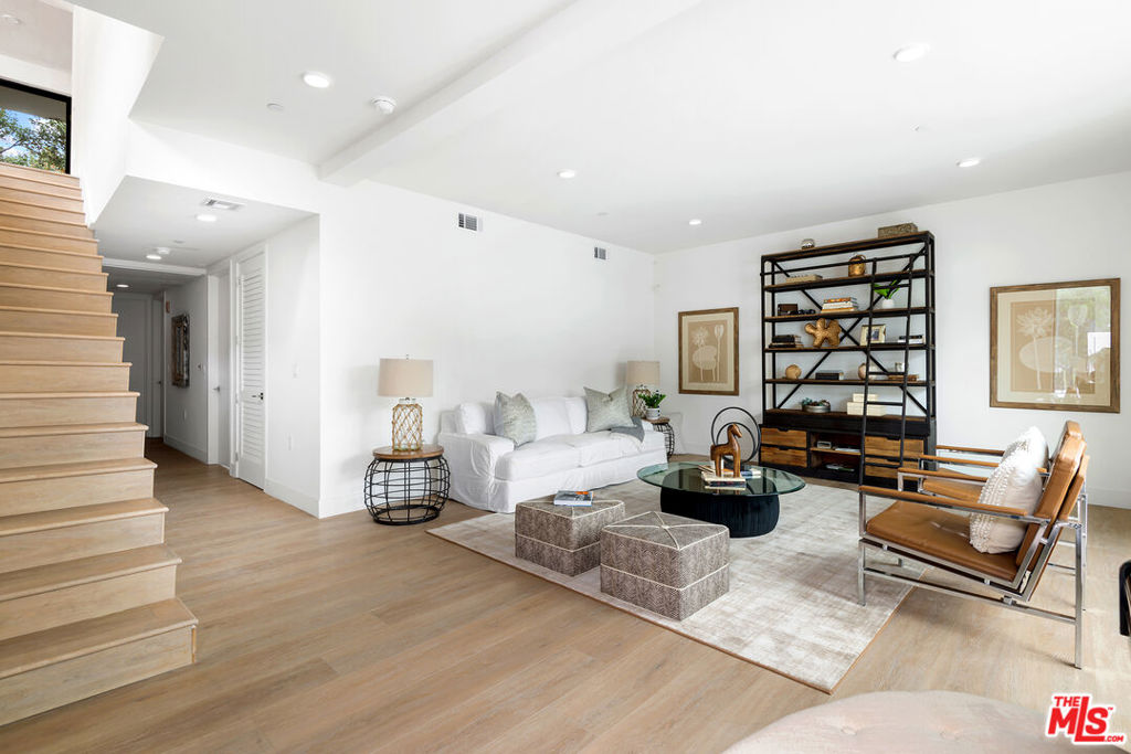 3659 1/2 Regal Place