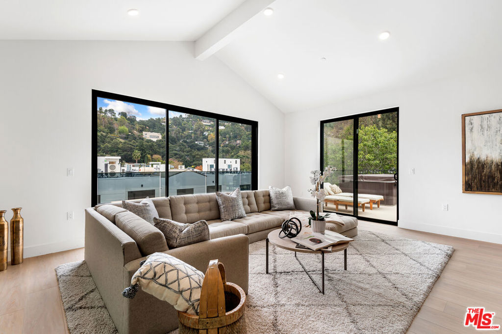 3659 1/2 Regal Place