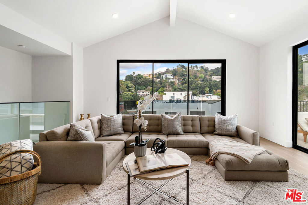 3659 1/2 Regal Place