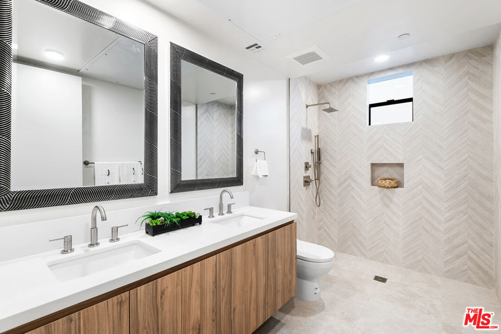 3659 1/2 Regal Place