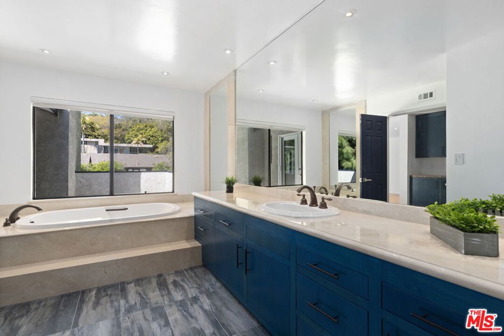 2937 Deep Canyon Drive