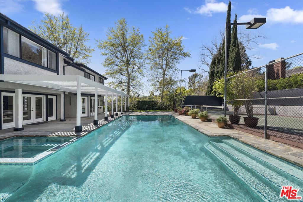 2937 Deep Canyon Drive