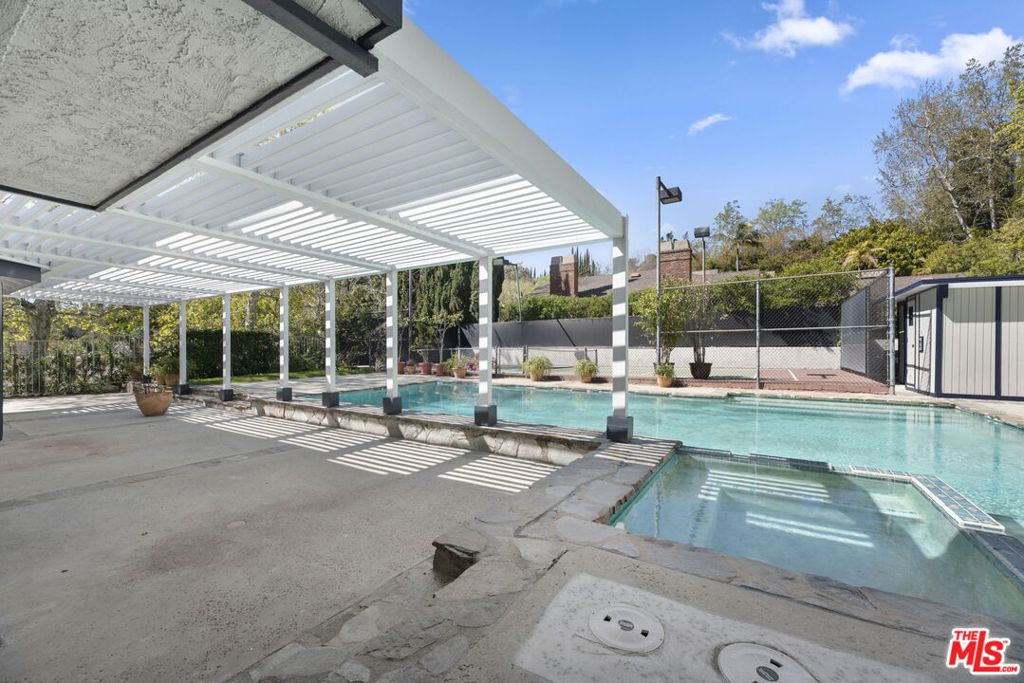 2937 Deep Canyon Drive