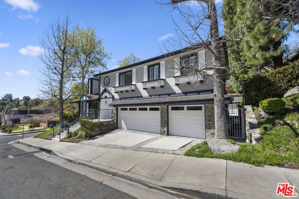 2937 Deep Canyon Drive