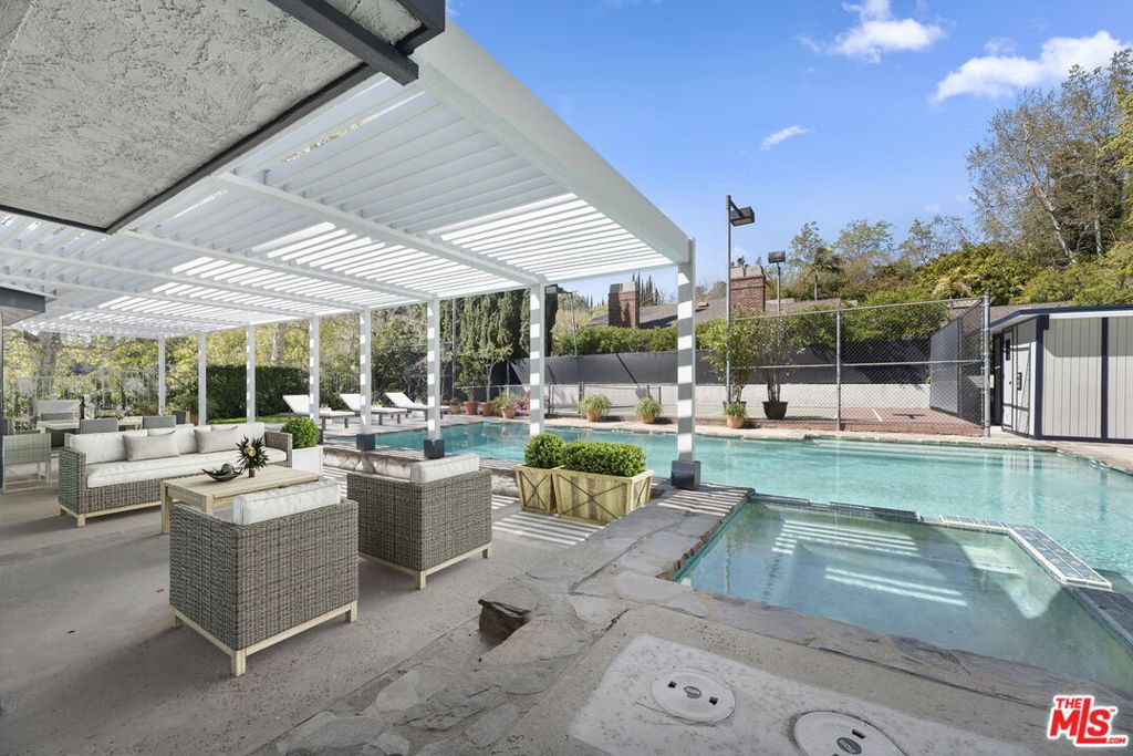 2937 Deep Canyon Drive