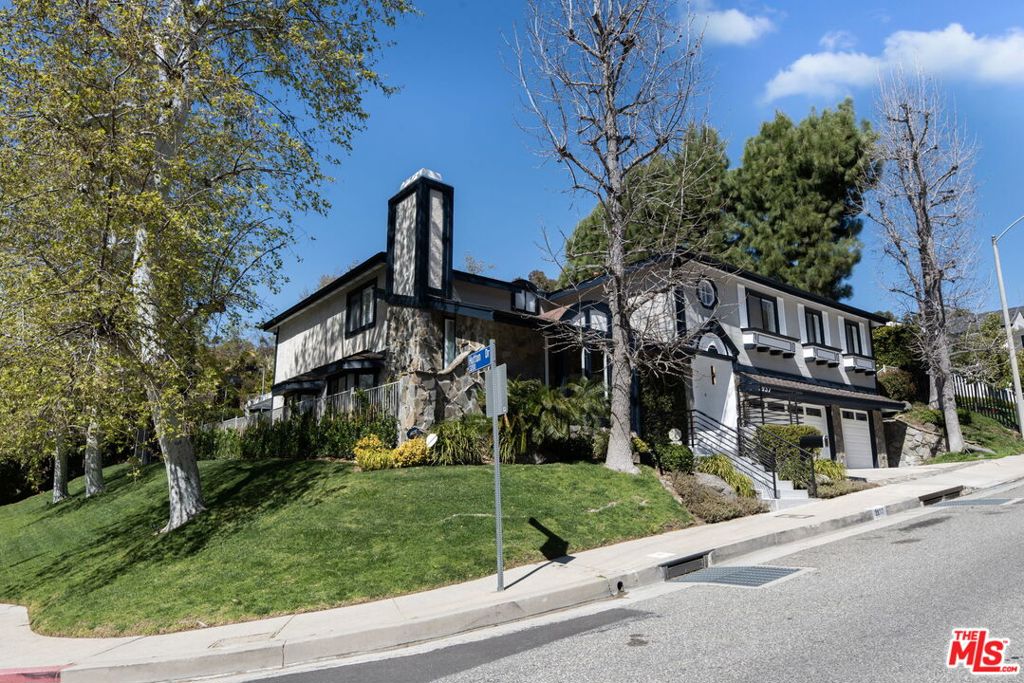 2937 Deep Canyon Drive